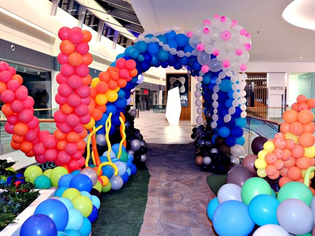 Balónkový tunel s medúzou. Nádherná balónková dekorace pro balónkovou