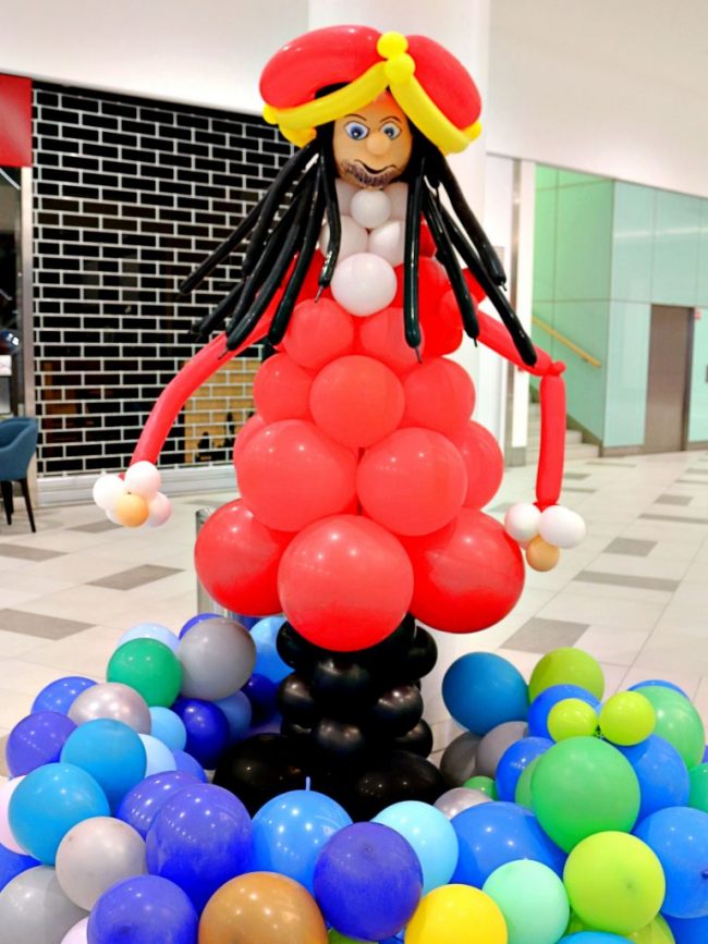 balónkový pirát na balónkové výstave, postava z balónků