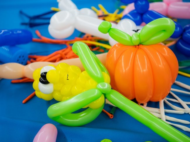Balloon twistin art, kids workshop, balloon pumpkin and corn