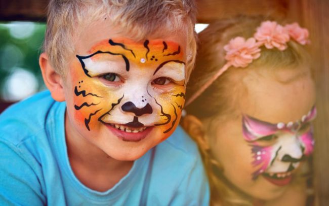 Malování na obličej tygr a motýlek neboli Facepainting - oblíbený program pro děti na dětské akce.