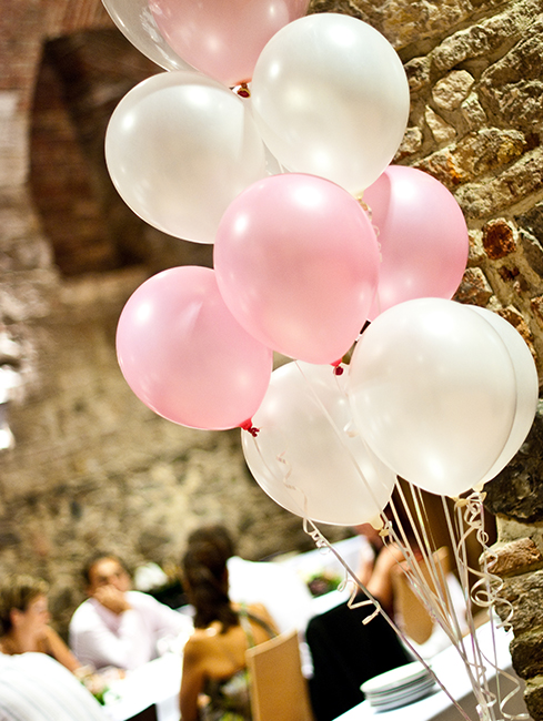 Balónky na svatbu s héliem svázaných do krásného trsu