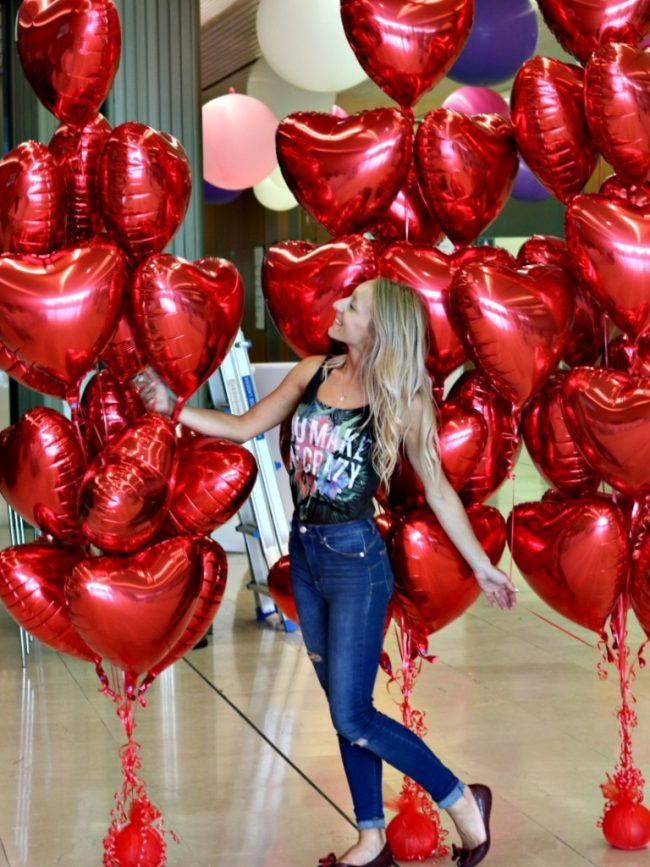 Heliová fóliová srdce - perfektní dekorace pro Valentýnskou firemní akci