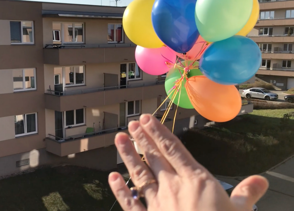 Doručení héliových balónků, trs barevnách balónků na oslavu