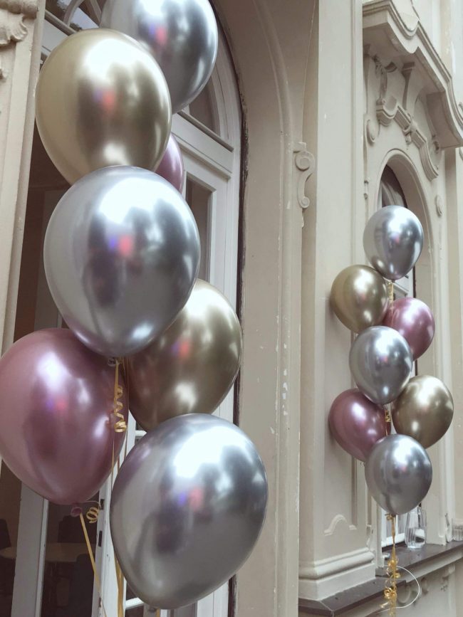 Trsy balónků s héliem - chrom balónky zlatá, růžová a stříbrná