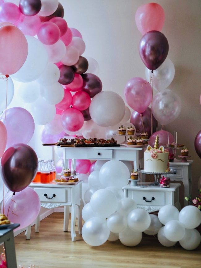 Dětské narozeninové balonky s heliem i organicka balonkova girlanda
