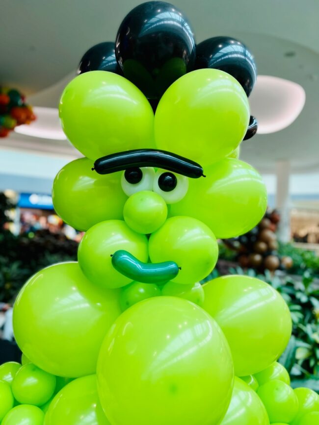 Balónkový Frankenstein součástí balónkové výstavy Strašidelný Halloween